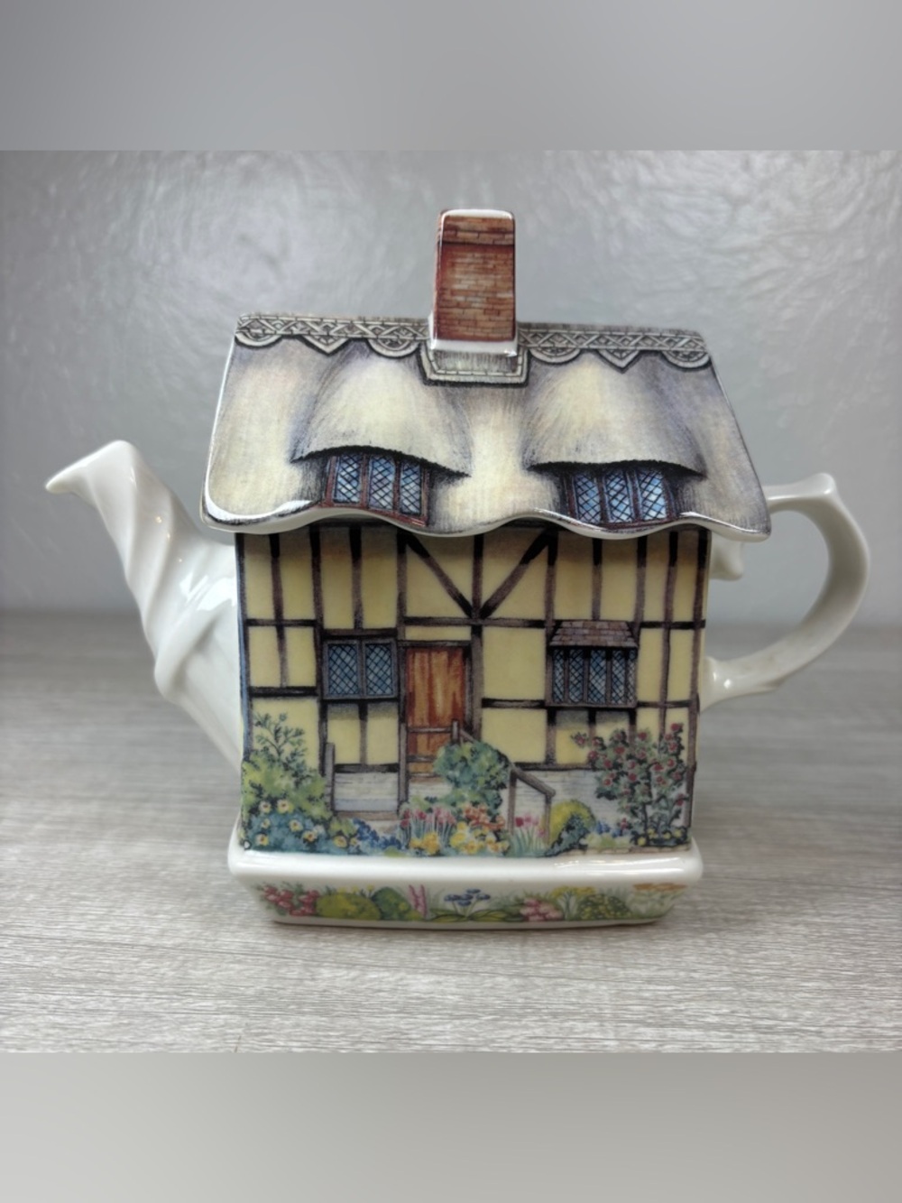 James Sadler Anne Hathaway's Cottage Teapot Shakespeare Birthplace Trust England